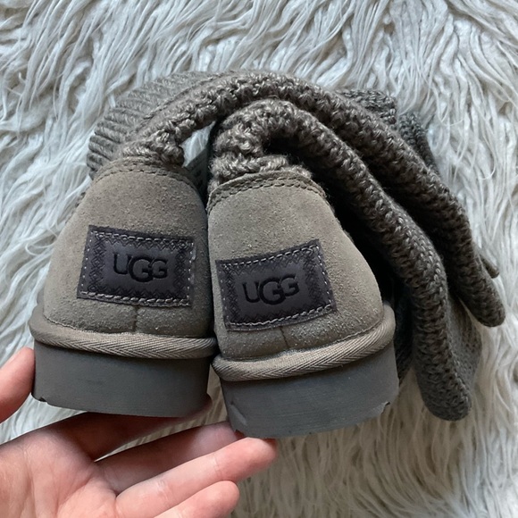 UGG Australia Classic Gray Cardy Winter Wool Knit Button Boots EUC Size 6 - Picture 4 of 8